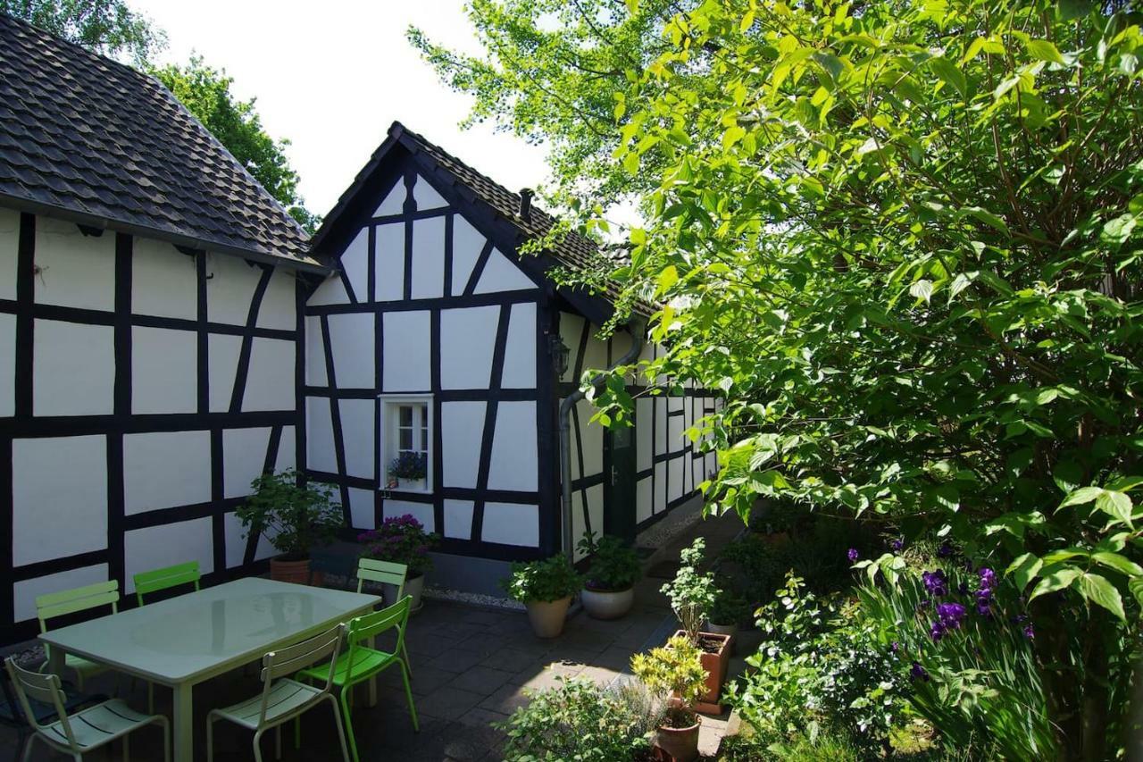 Ferienhaus im Fachwerkhof 'Haus in Bewegung' Seelscheid Exterior foto